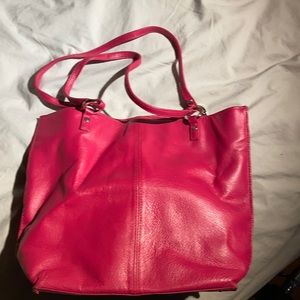 Magenta Wilson’s leather tote